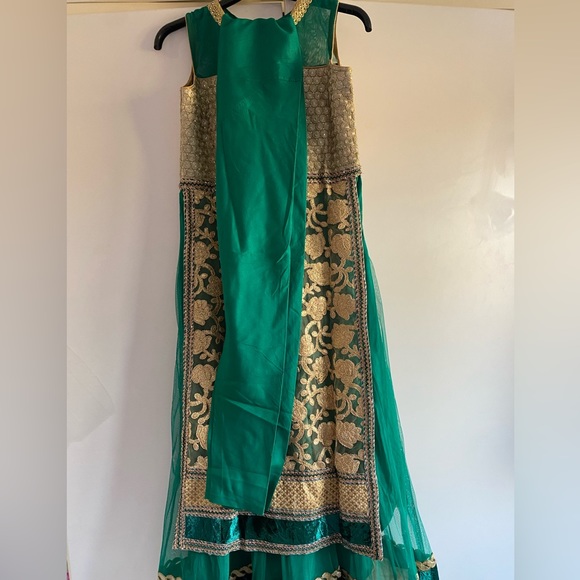 Womens indian outfit anarkali suit/dress size 8/10. Green and gold. - Picture 3 of 7
